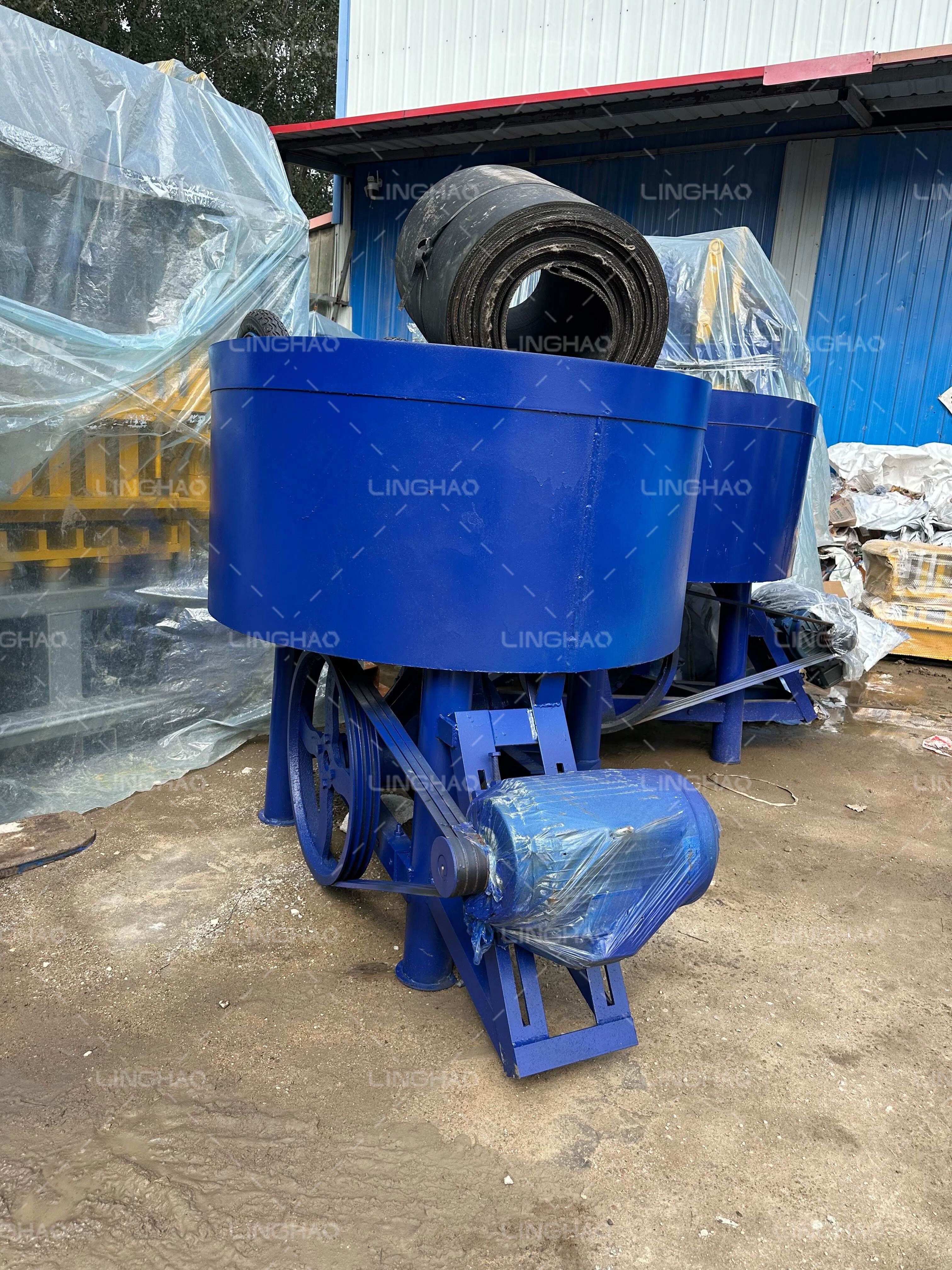 Engineer demonstrating mold customization for hollow blocks and paving bricks with optimized cavity layout