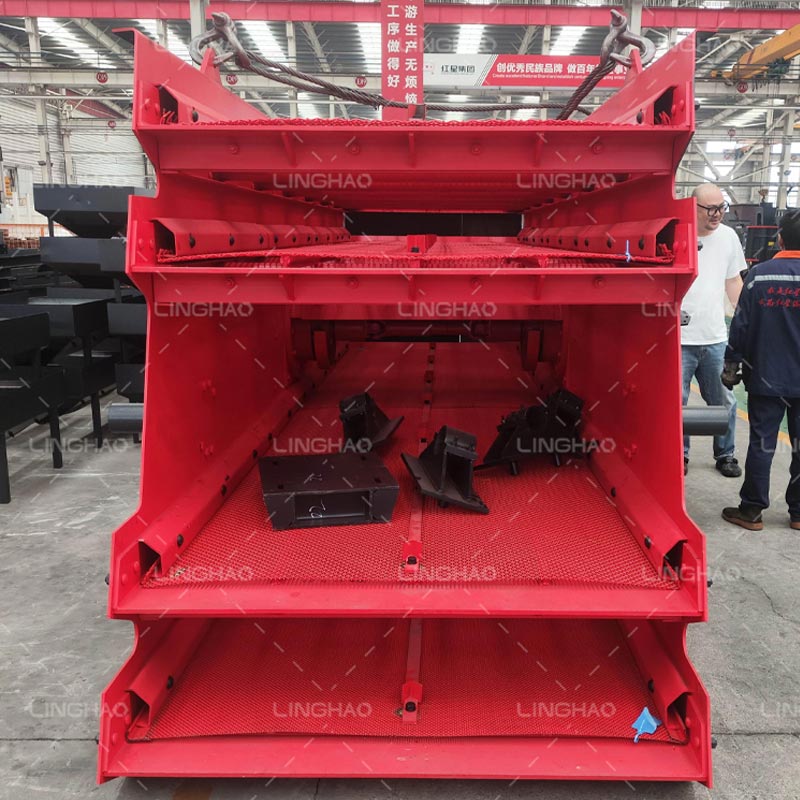 Close-up of high-chromium alloy hammerhead and hydraulic adjustment system on PF1007 crusher