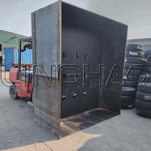 Workers loading high-quality tires into a 40-foot high cube container at SanqGroup logistics yard
