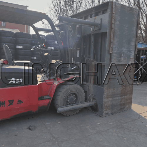 Final sealing of container doors on December 21, 2025, ready for shipment to Guinea-Bissau