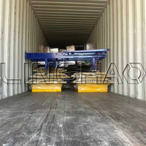 QT4-25 automatic block making machine being hoisted onto heavy-duty transport truck after final inspection